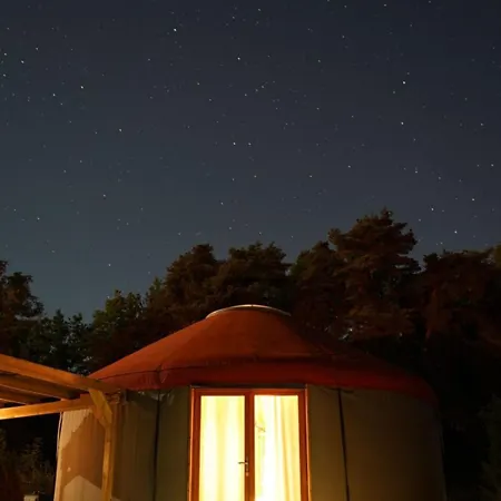 Роскошный шатер Yourte ,volcans,randonnees,lacs,quietude *