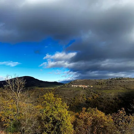 Yourte ,volcans,randonnees,lacs,quietude Grandeyrolles