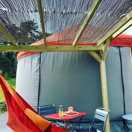 Yourte ,volcans,randonnees,lacs,quietude 豪华帐篷