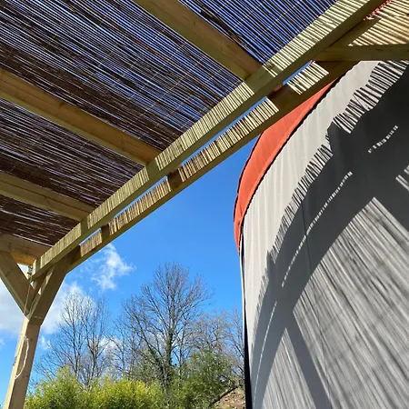 Yourte ,volcans,randonnees,lacs,quietude Grandeyrolles