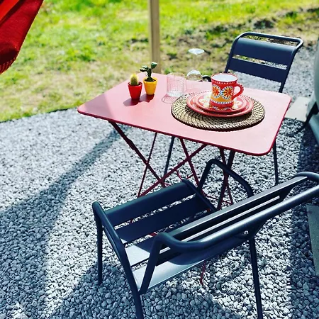 Yourte ,volcans,randonnees,lacs,quietude