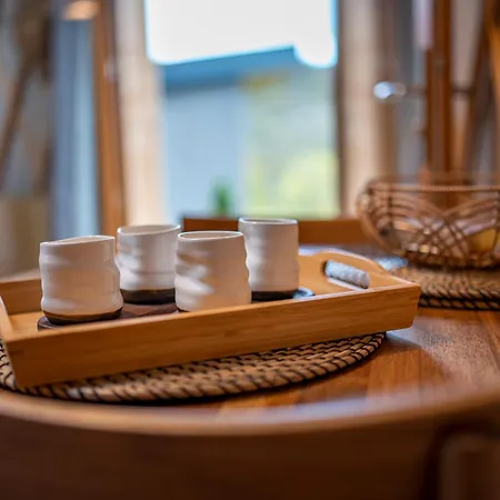 Yourte ,volcans,randonnees,lacs,quietude