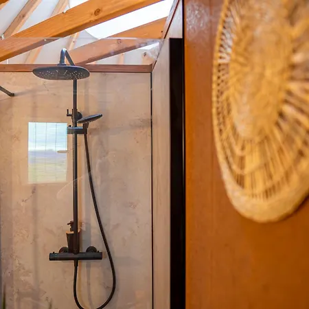 Yourte ,volcans,randonnees,lacs,quietude 豪华帐篷 *