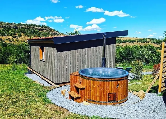 Yourte ,volcans,randonnees,lacs,quietude Роскошный шатер Grandeyrolles