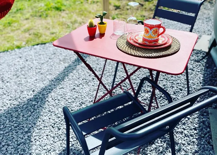 Yourte ,volcans,randonnees,lacs,quietude