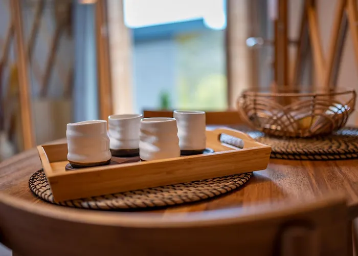 Yourte ,volcans,randonnees,lacs,quietude