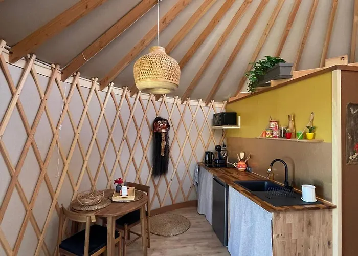 Роскошный шатер Yourte ,volcans,randonnees,lacs,quietude *