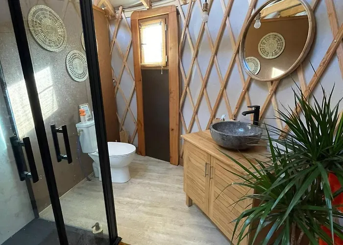 Роскошный шатер Yourte ,volcans,randonnees,lacs,quietude Grandeyrolles