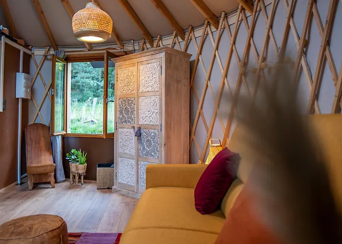 Yourte ,volcans,randonnees,lacs,quietude *